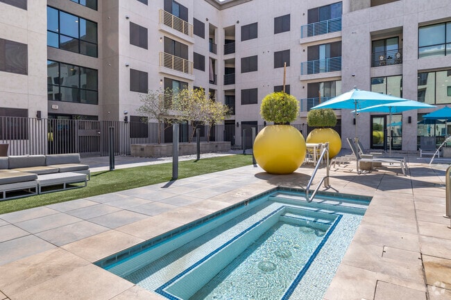 Spa - Curve at Melrose