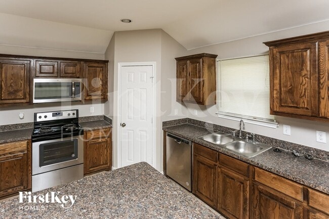 Photo - 623 Hilton Dr