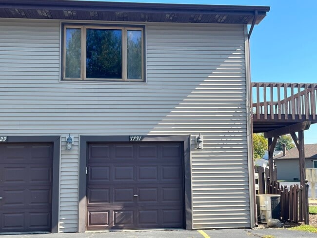 Building Photo - 1731 Cedarbrook Ct