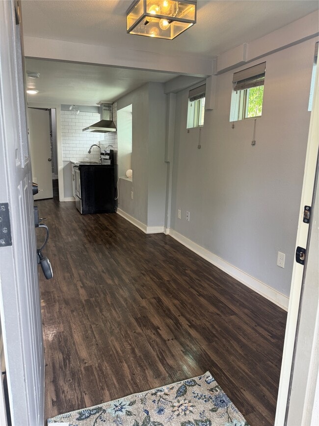 Building Photo - 4630 Woodside St Unit 2