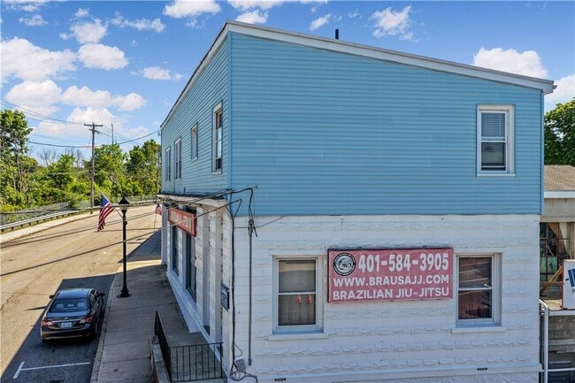 Photo - 33 Railroad Ave