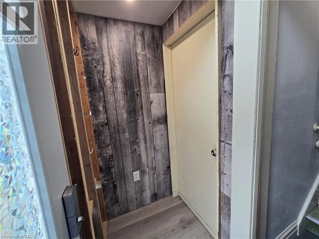 Photo - 971.5 MAIN Street E