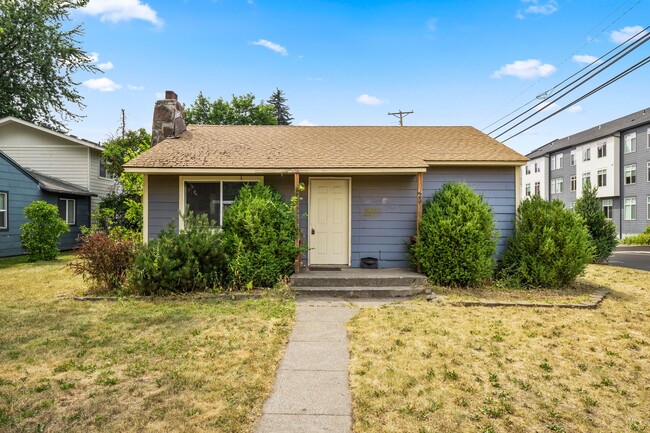 4 bed 2 bath house with shop close to EWU! - 4 bed 2 bath house with shop close to EWU!