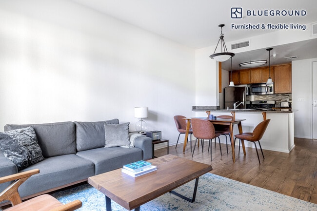 Photo - 8601 Lincoln Blvd Unidad SI FL1-ID411