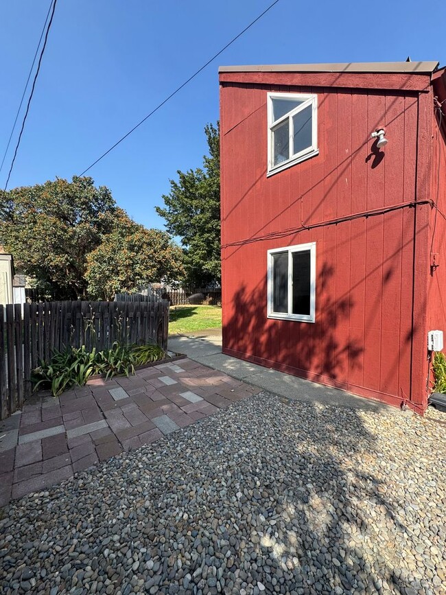 Photo - 302 S Walnut St Unit 302 1/2 S Walnut St