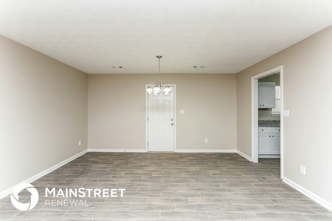 305 Barr Cir