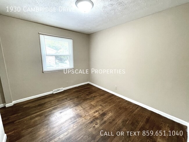 Photo - 1930 Cambridge Dr