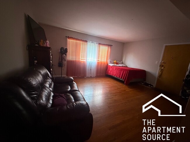 Photo - 2216 W Touhy Ave Unidad 2S