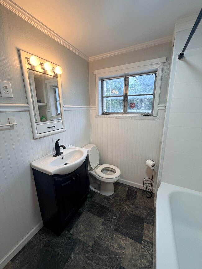 Photo - 814 W Highland Ave