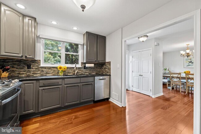 Photo - 1621 Clearview Ave