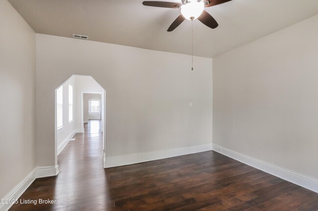 Photo - 529 Wainwright Ave