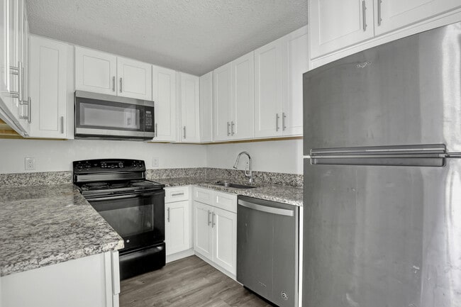 Building Photo - 3618 Alder Dr Unit H2