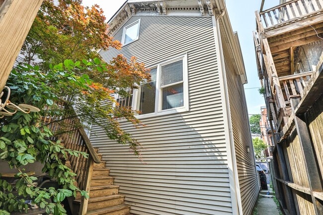 Building Photo - RARELY Available 2bed/2bath/2 Level Coach House in the HEART of Wicker Park! Central Air, In-Unit... Unit CH