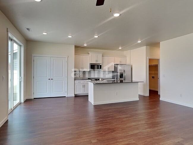 Photo - 1529 N Garnet Creek Ave