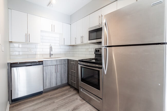 Photo - 745 W Gordon Ter Unit 206