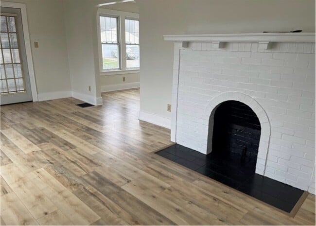 Photo - 201 Hollywood Blvd