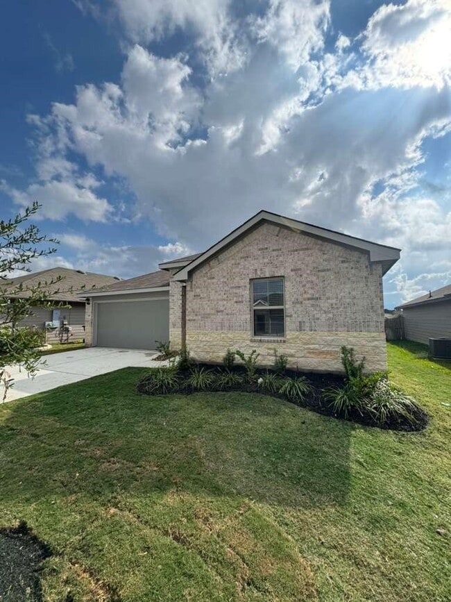 Photo - 103 Comal Dr