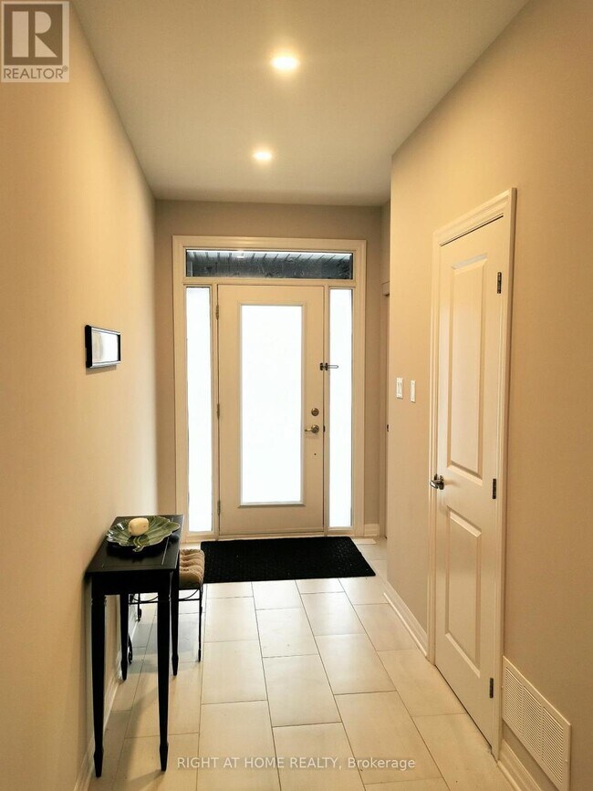 Photo - 321 Lysander Pl