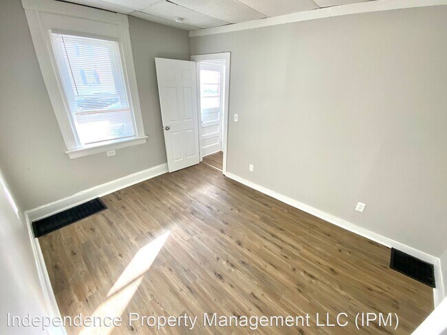 Photo - 3 br, 2 bath House - 906 Vine St.