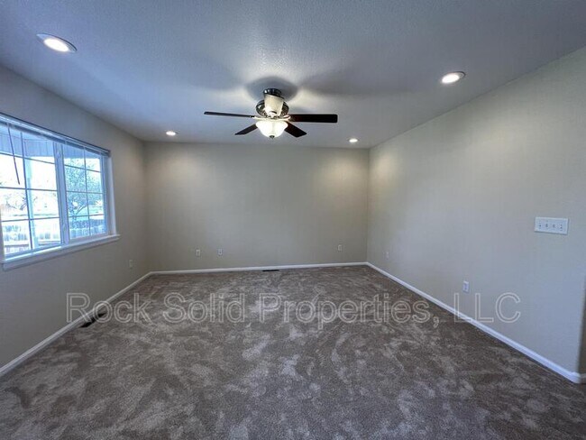 Photo - 405 E 5th St