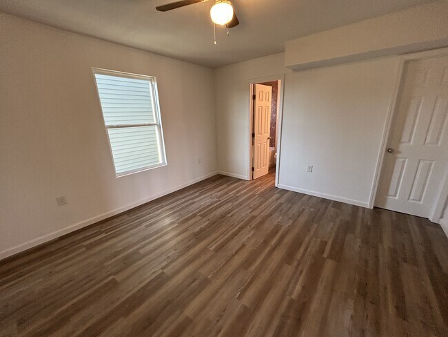 Photo - 3318 Broadway St