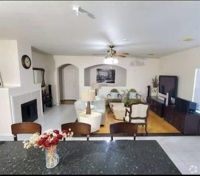 Building Photo - 2019 Bluffton Ln Rental