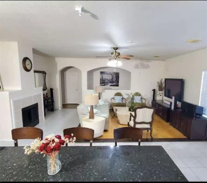Photo - 2019 Bluffton Ln House