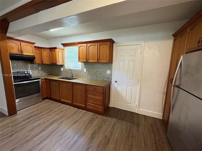 Photo - 1741 NE 52nd St