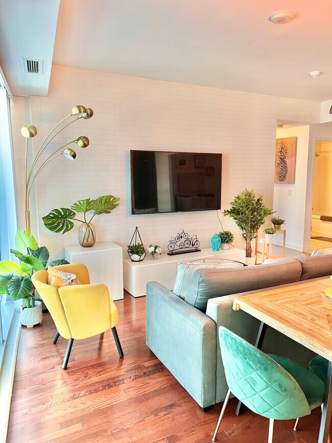 222 Bremner Blvd Unit SI ID1609130P