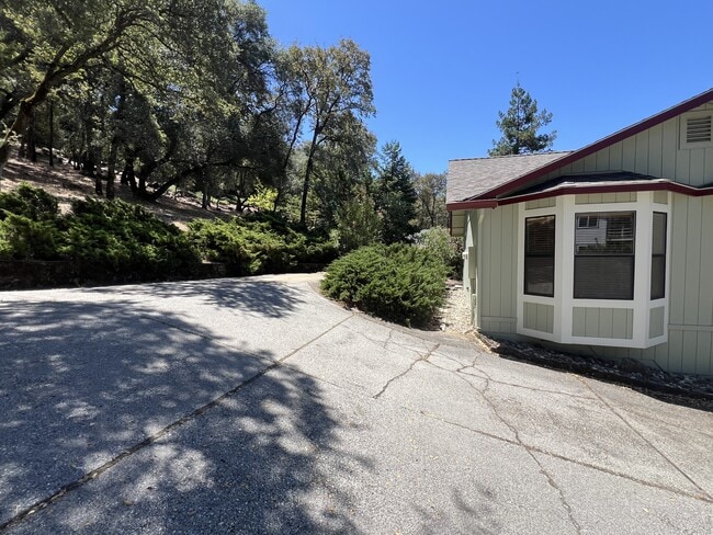 Photo - 17909 Huckleberry Dr