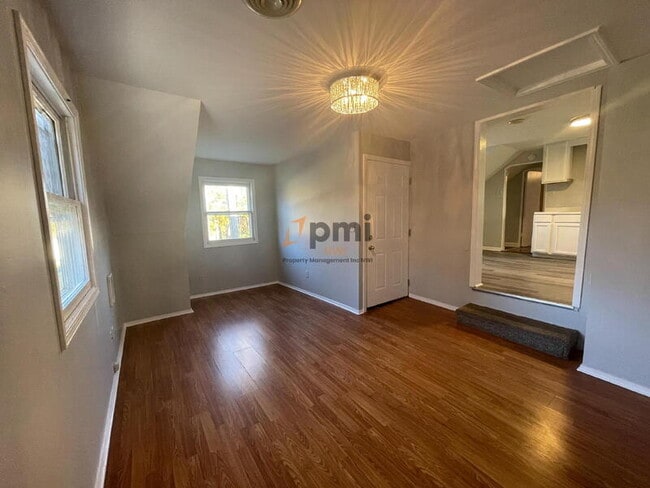 Building Photo - 8000 Lake Shore Dr Unit 5