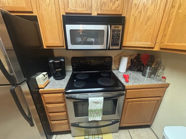 Photo - Furnished 2 Bedroom Condo with Community Pool Close to the UofA! (Speedway/Euclid) Unit 122