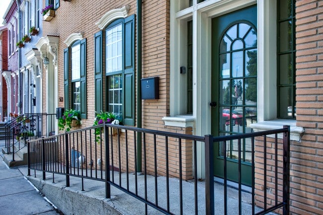 513 Locust St Unit 2 - Rear Apartment