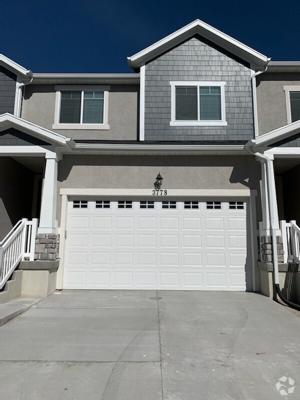 Building Photo - Pet Friendly Lehi Townhome