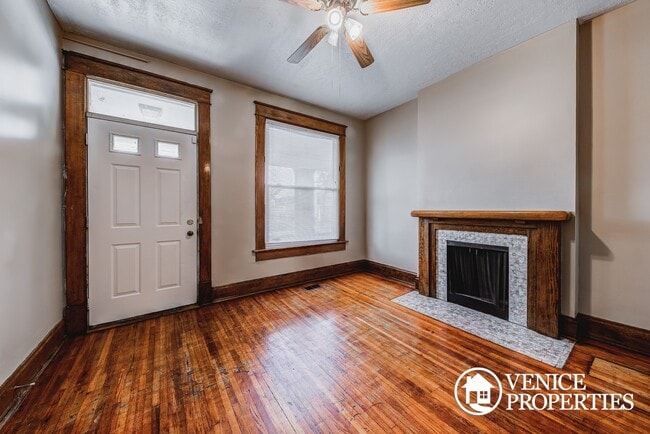 Photo - 2166 Summit St