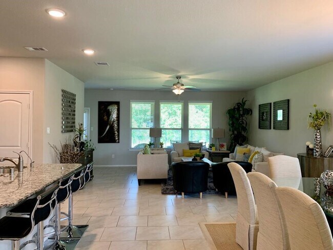 24207 Oakdale Hls