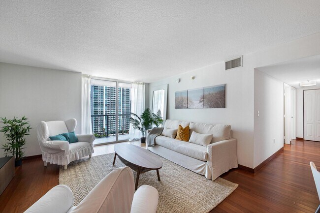 Building Photo - 1200 Brickell Bay Dr Rental