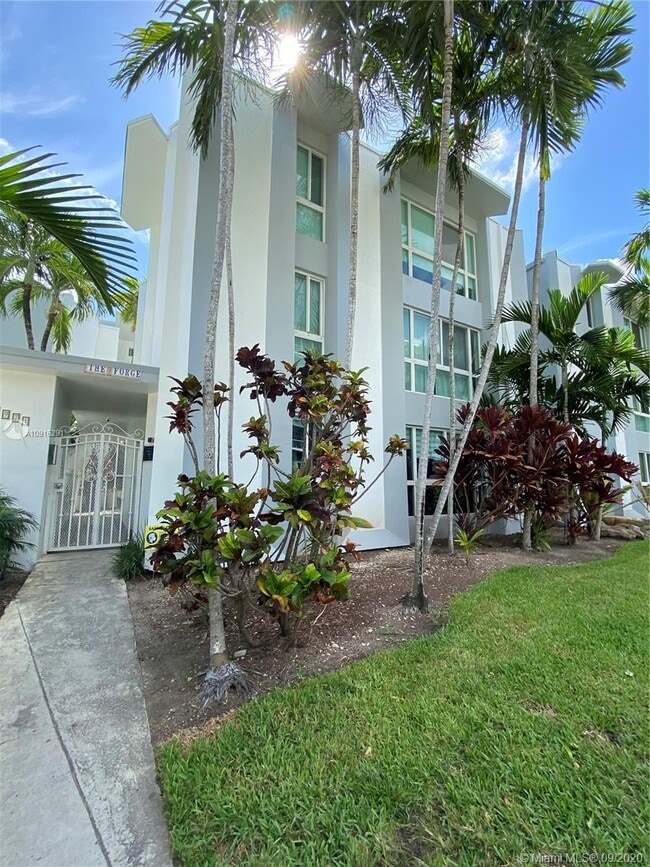 Building Photo - 9971 W Bay Harbor Dr Rental
