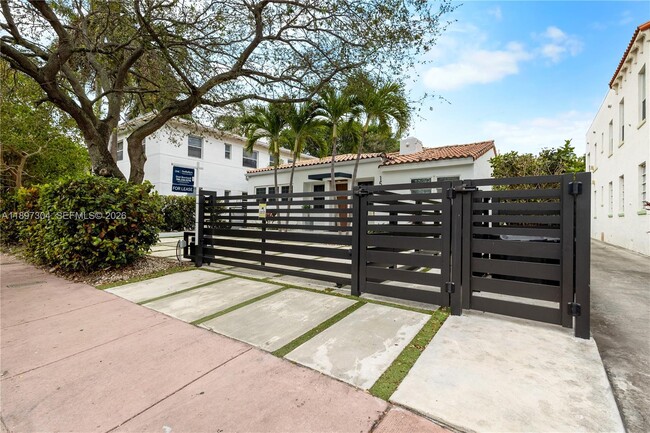 Photo - 1544 Michigan Ave