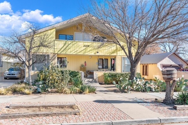 Photo - 208 13th St NW