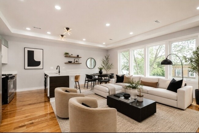 Photo - 6334 S Langley Ave Unidad 3