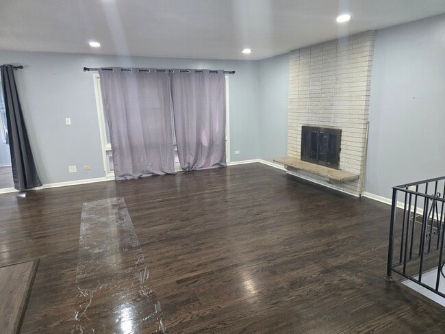 Building Photo - 26W327 Geneva Rd Rental