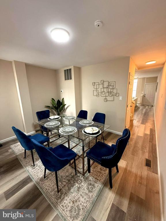 Building Photo - 1026 E North Ave