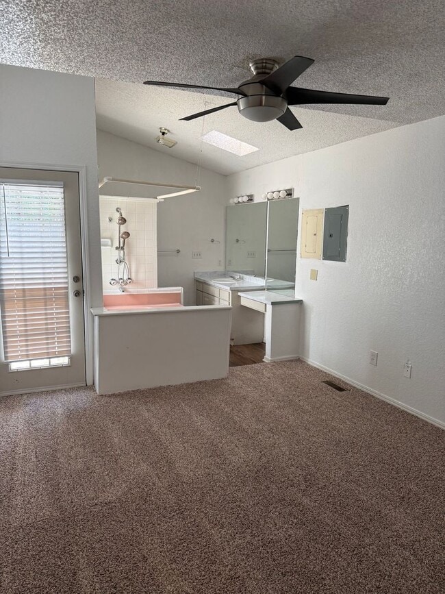 Photo - 3 bedroom 2.5 bath, 2 car garage off Easte...