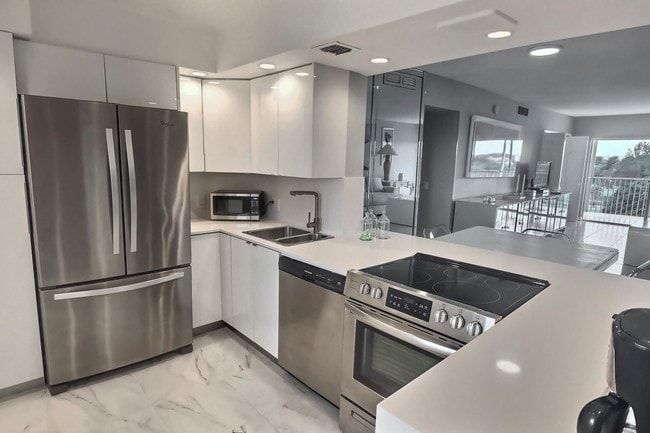 Building Photo - 3050 N Palm Aire Dr Unit 6 Rental