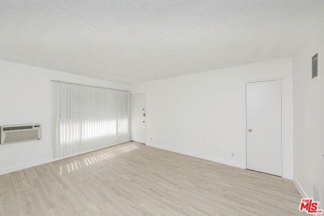 Photo - 428 S Wilton Pl Unidad 5