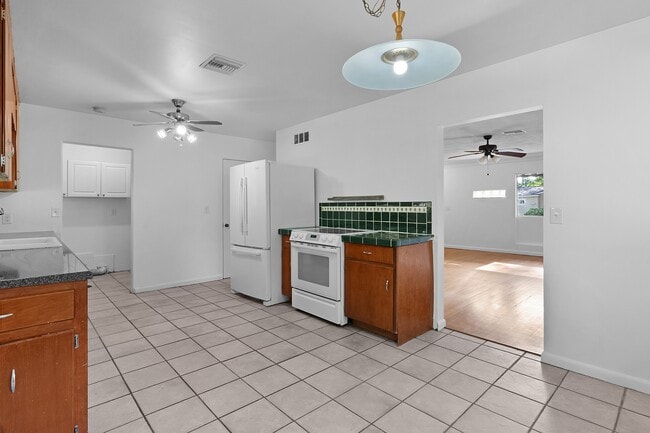 Photo - 506 NE 10th Ave
