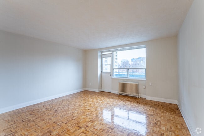 2BR, 1BA - 876SF - Living & Dining Room