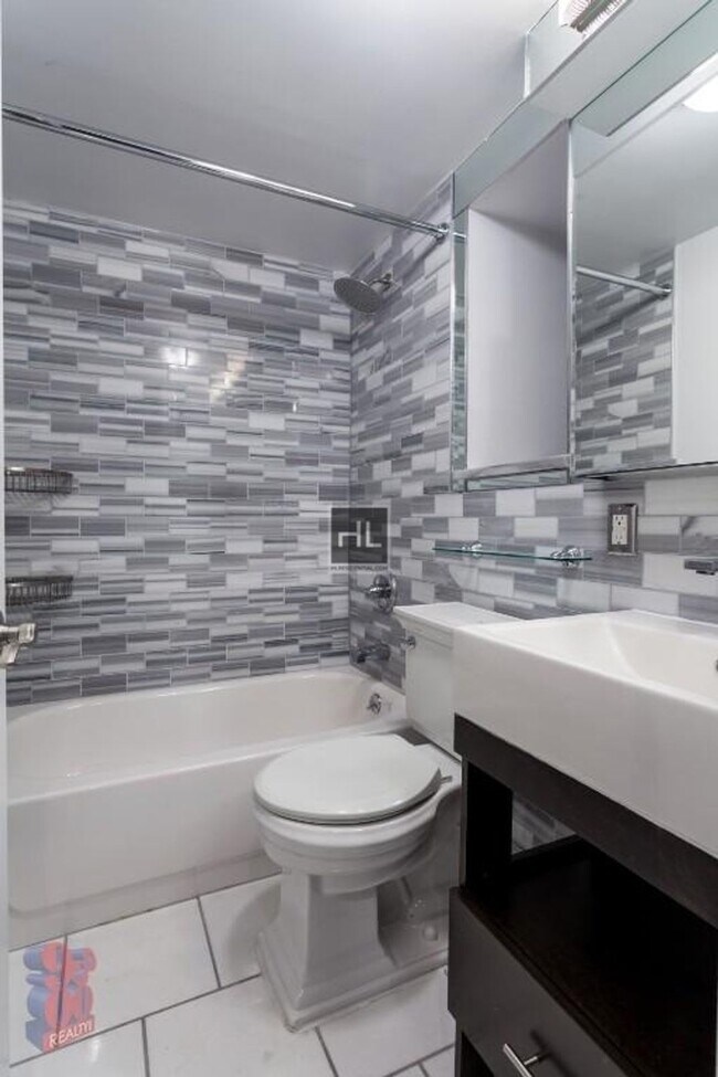 Photo - East 18th Street Unidad A2