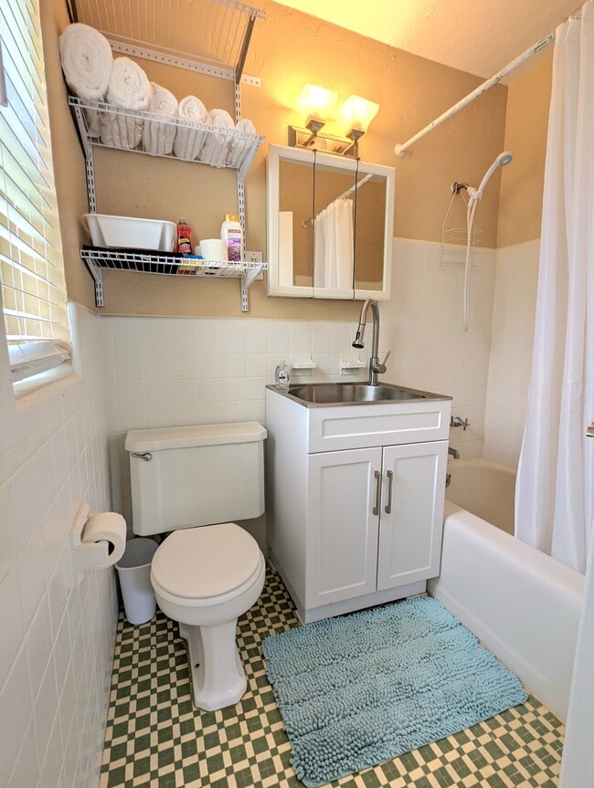 Photo - 1736 Dewey St Unidad A